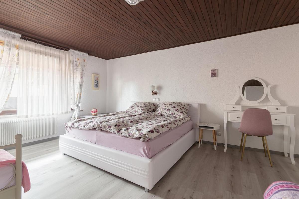 Family Apartment Nakiteya Любляна Экстерьер фото