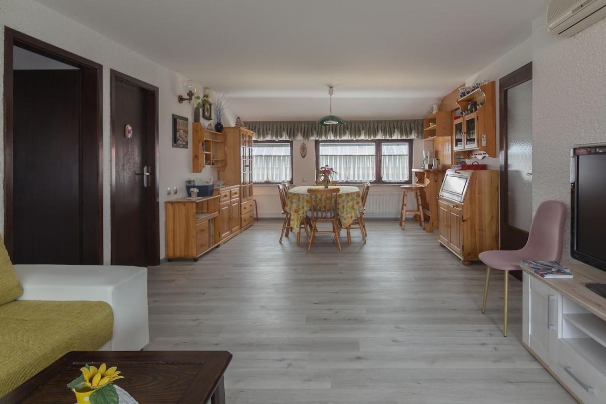 Family Apartment Nakiteya Любляна Экстерьер фото